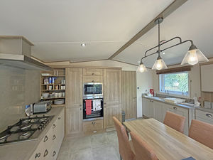 Kitchen/Dining- click for photo gallery